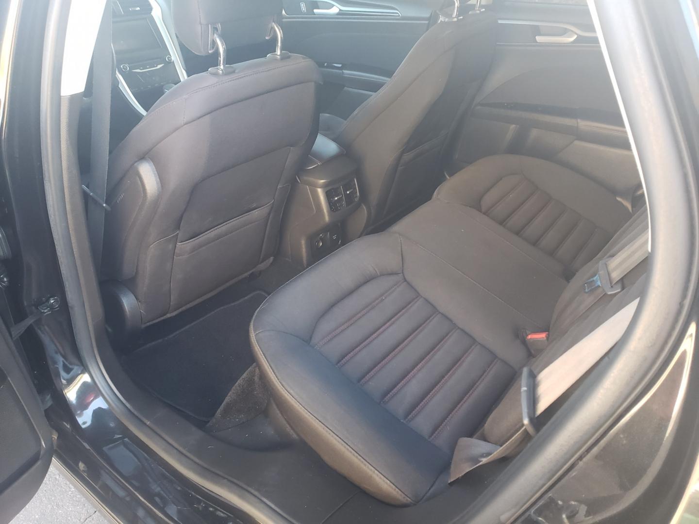 2014 /gray and black Ford Fusion Hybrid SE (3FA6P0LU3ER) with an 2.0L L4 DOHC 16V engine, 6-Speed Automatic Overdrive transmission, located at 323 E Dunlap Ave., Phoenix, AZ, 85020, (602) 331-9000, 33.567677, -112.069000 - 2014 Ford Fusion SE Hybrid......EXCELLENT condition,....ONLY 110K MILES!!!..... A Real Must See!!.... No accidents, Power everything, Touch screen Stereo/cd player, Phone sync, Bluetooth, Satellite compatible, Backup camera, Navigation, Ice cold ac, Clean Gray and Black interior with Black cloth sea - Photo#11